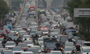 'Cấm xe máy, thu phí ôtô, dùng buýt điện' để cứu không khí Hà Nội