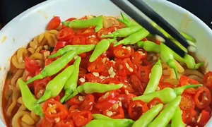 Ăn 50 quả ớt cùng lúc - trò 'câu view' gây hại sức khỏe